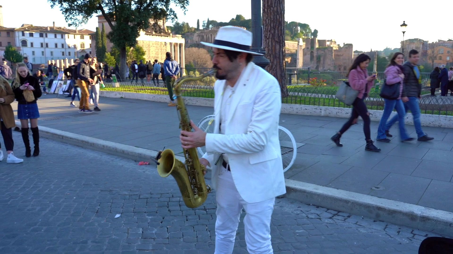 Dragostea Din Tei(不怕不怕原曲蚂蚁呀嘿) STREET SAX in Rome哔哩哔哩bilibili