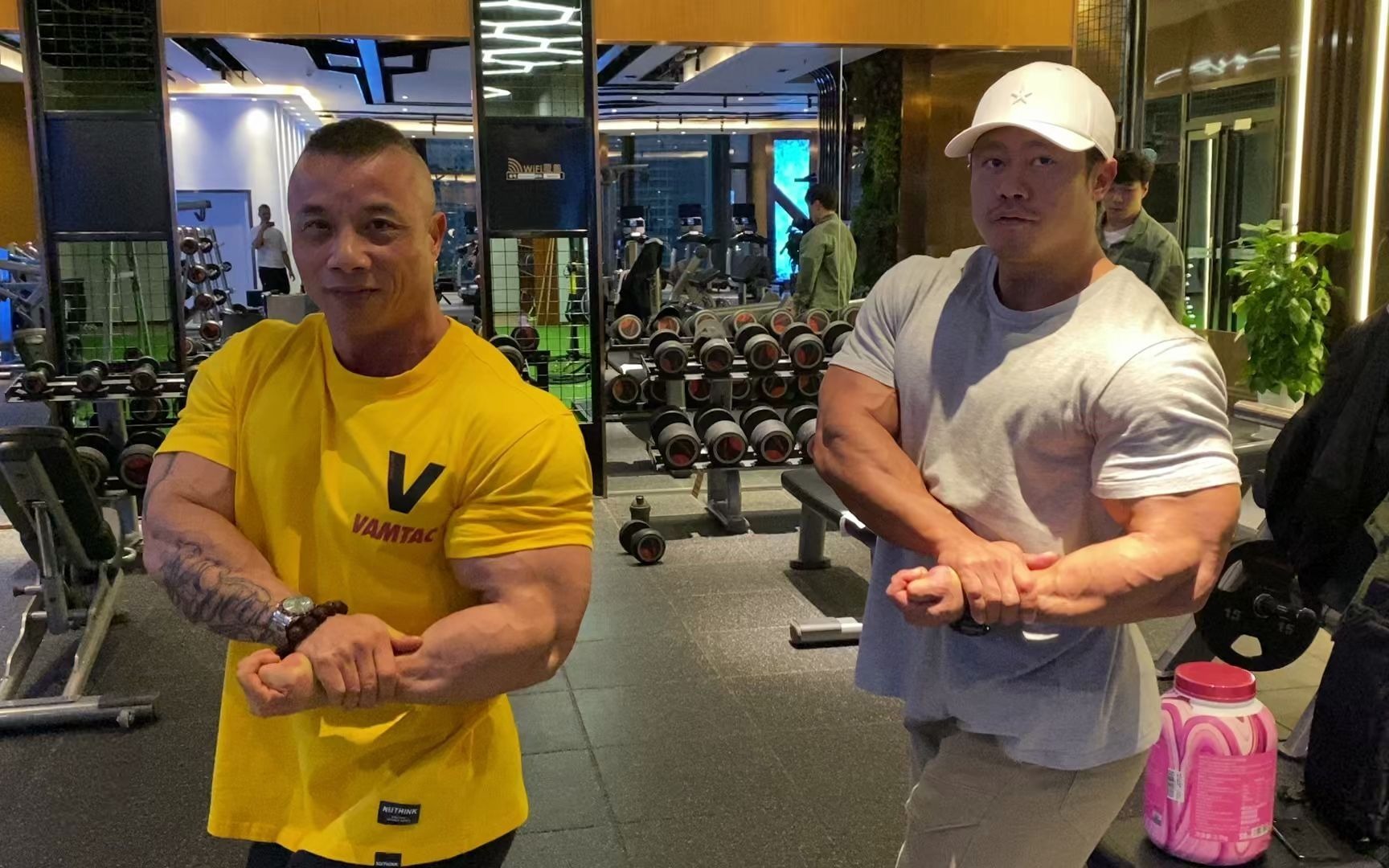 健身健美水天翮vs廖剑锋,你怎么看?