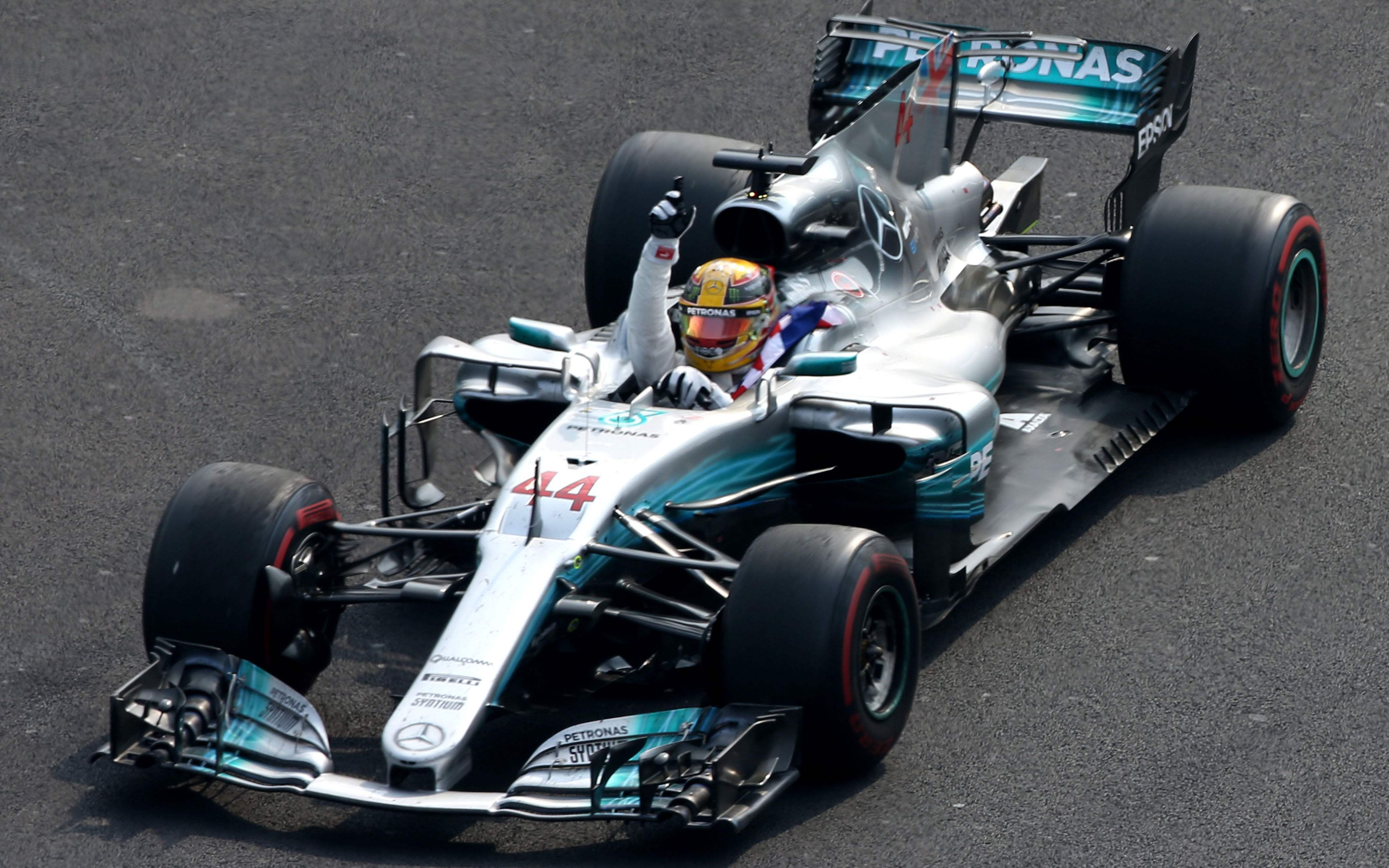 冲鸭挑战手柄的极限f12019巴林单圈演示