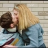 【拍拖故事吻戏】英国高中校园爱情故事【KISS】被排挤的两人为了合群去掉标签假装在一起结果产生了感情