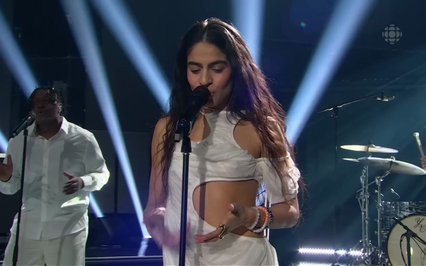 【jessie reyez】「mutual friend」live from the 2023 juno awards