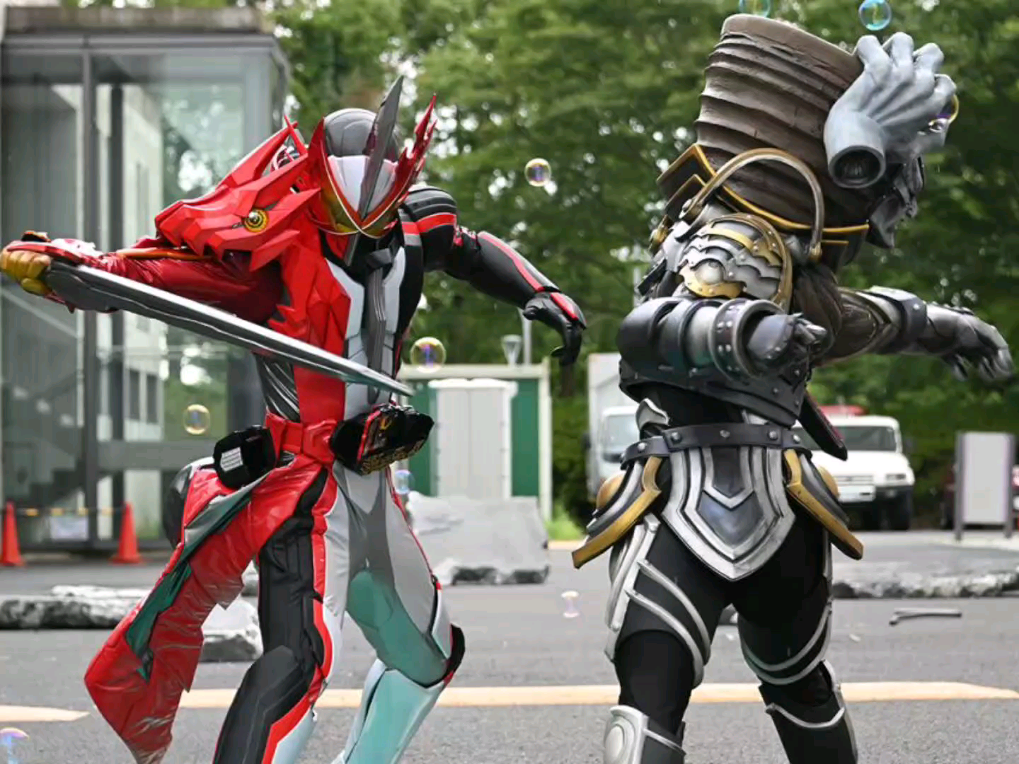 假面骑士saber/圣刃 第一章web官网预告图_哔哩哔哩_bilibili