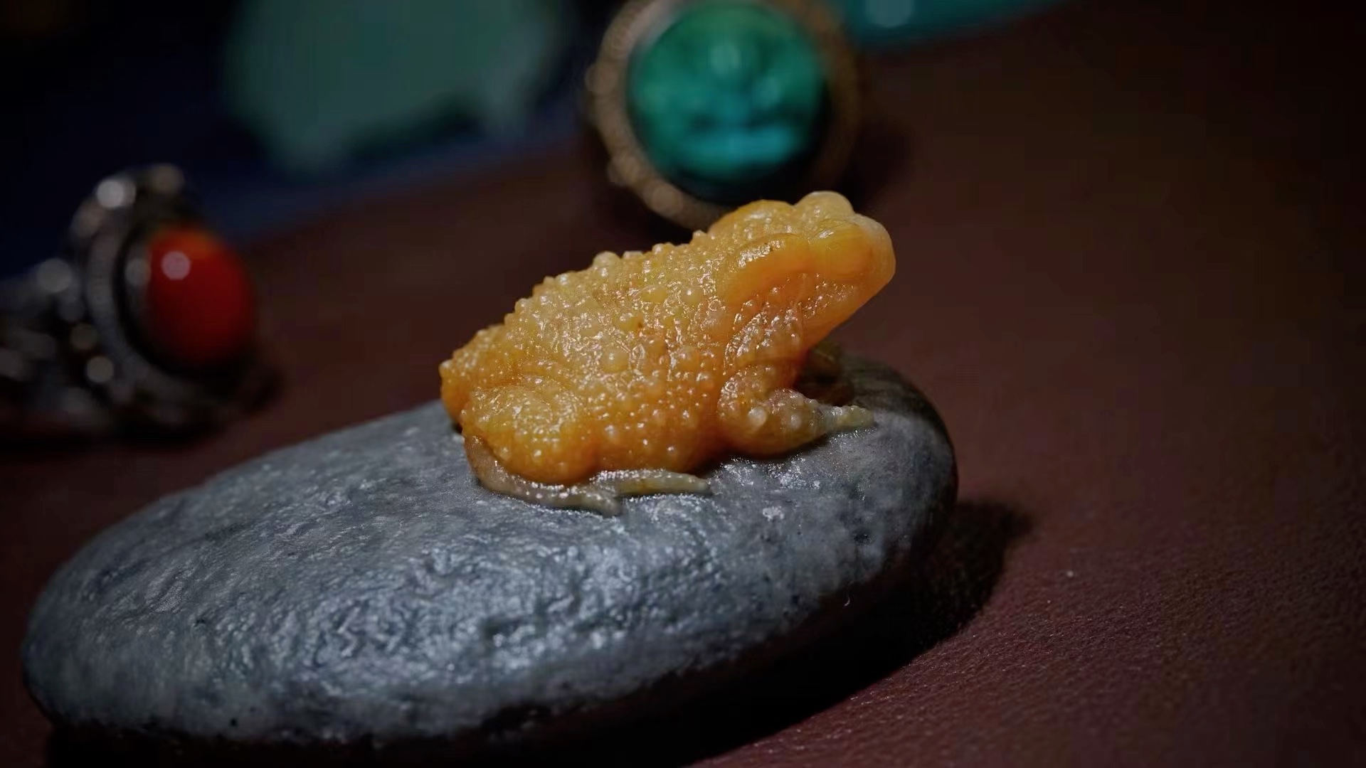 昌化石俏色一体巧雕金蟾写实手作 精选极品原料值得收藏[礼物]尺寸68.