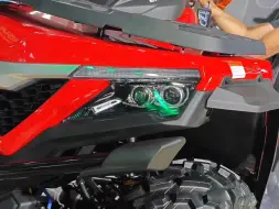 Скачать видео: 这东西竟然出现在北京摩展上？QJMOTOR ATV1000