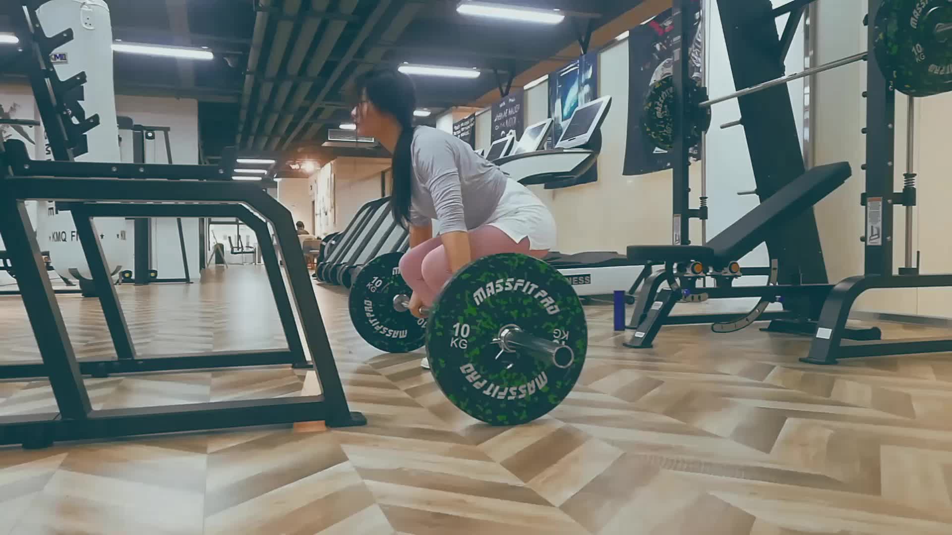 女毛睿的锻炼记录:瞎硬拉瞎划船