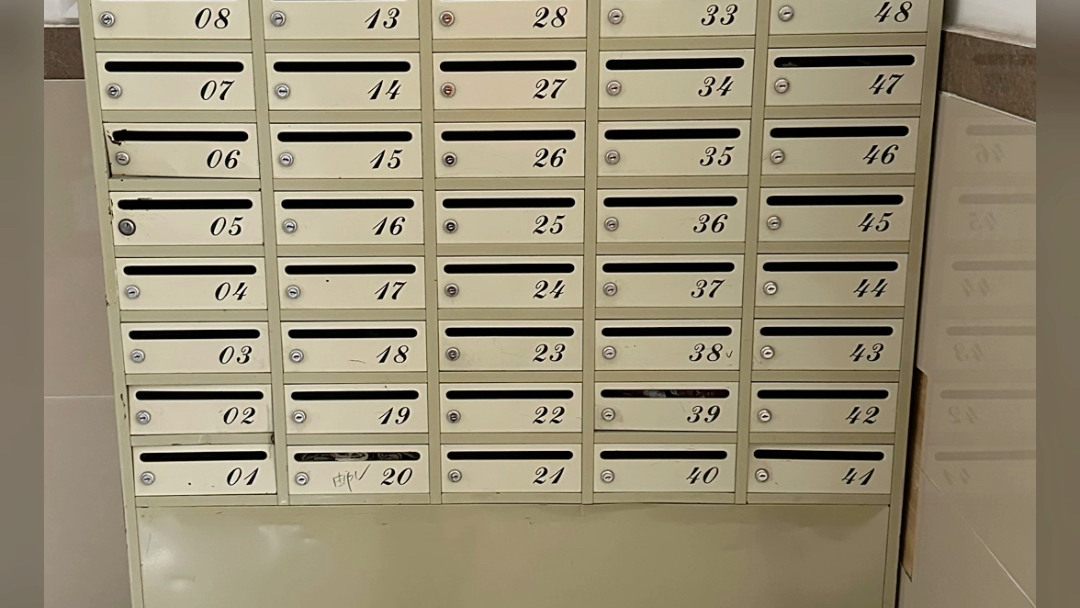 小区信箱,基本上已经没有人使用了,但是,如果没有这个,可以罚物业公司