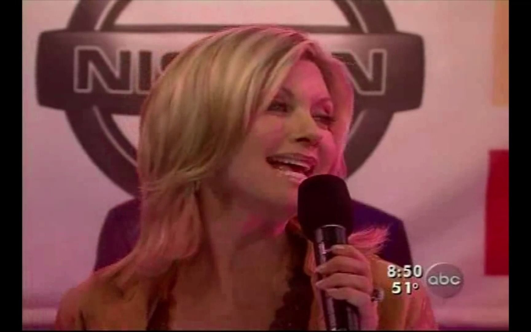 [图]【重唱自己热爱的歌】Olivia Newton-John - Don't Stop Believin' (Live 2005.10.10 GMA)