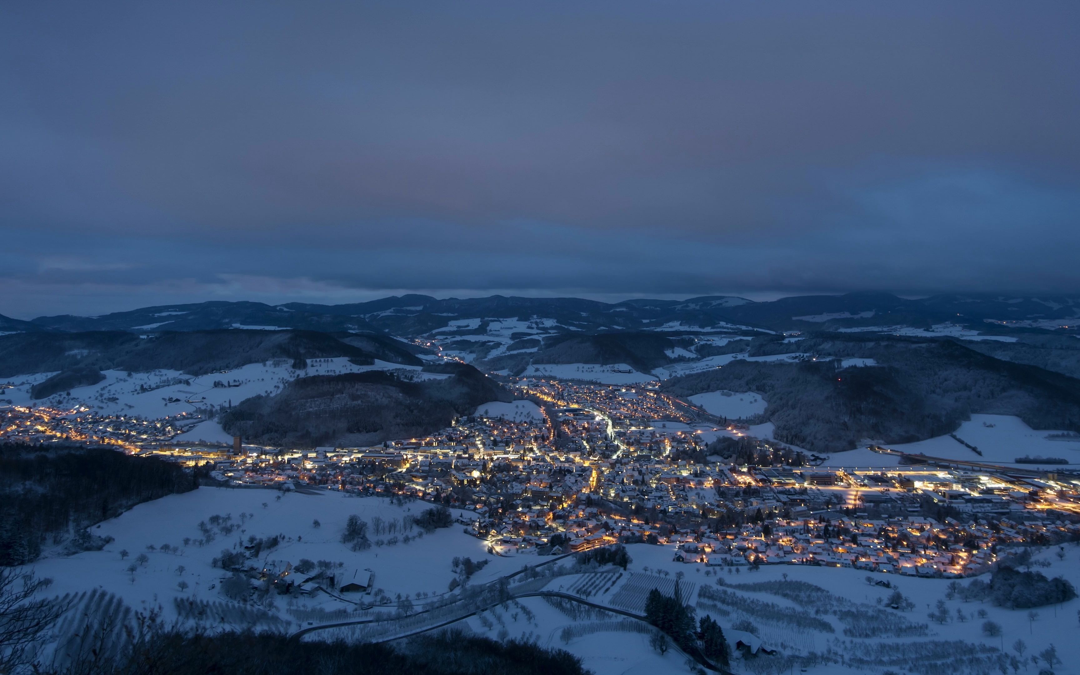 空镜头 冬季白雪小镇寒冷夜晚素材分享