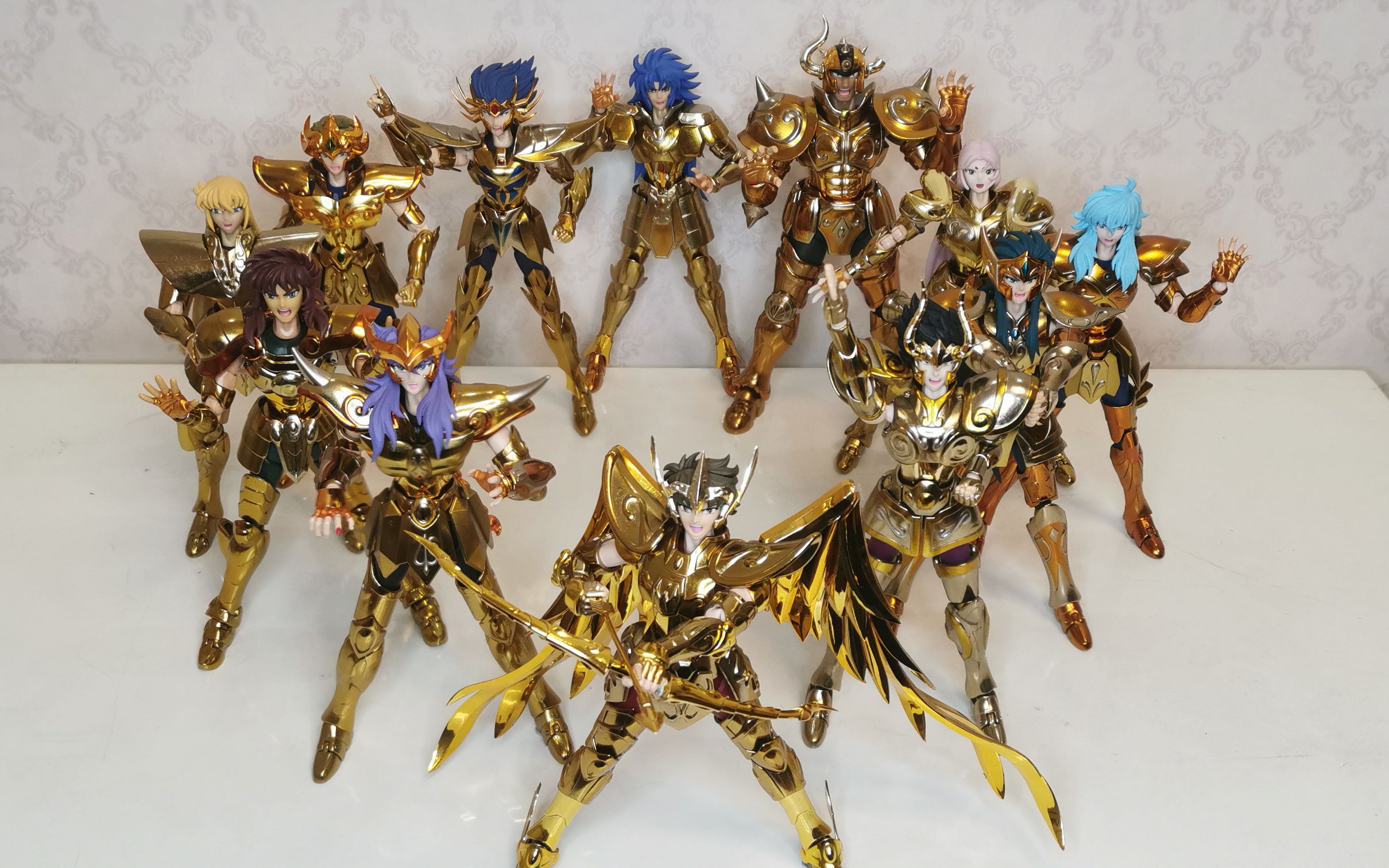 亮仔分享_十二黄金圣斗士便服背圣衣箱,普色披风,神黄金圣衣形态_展示