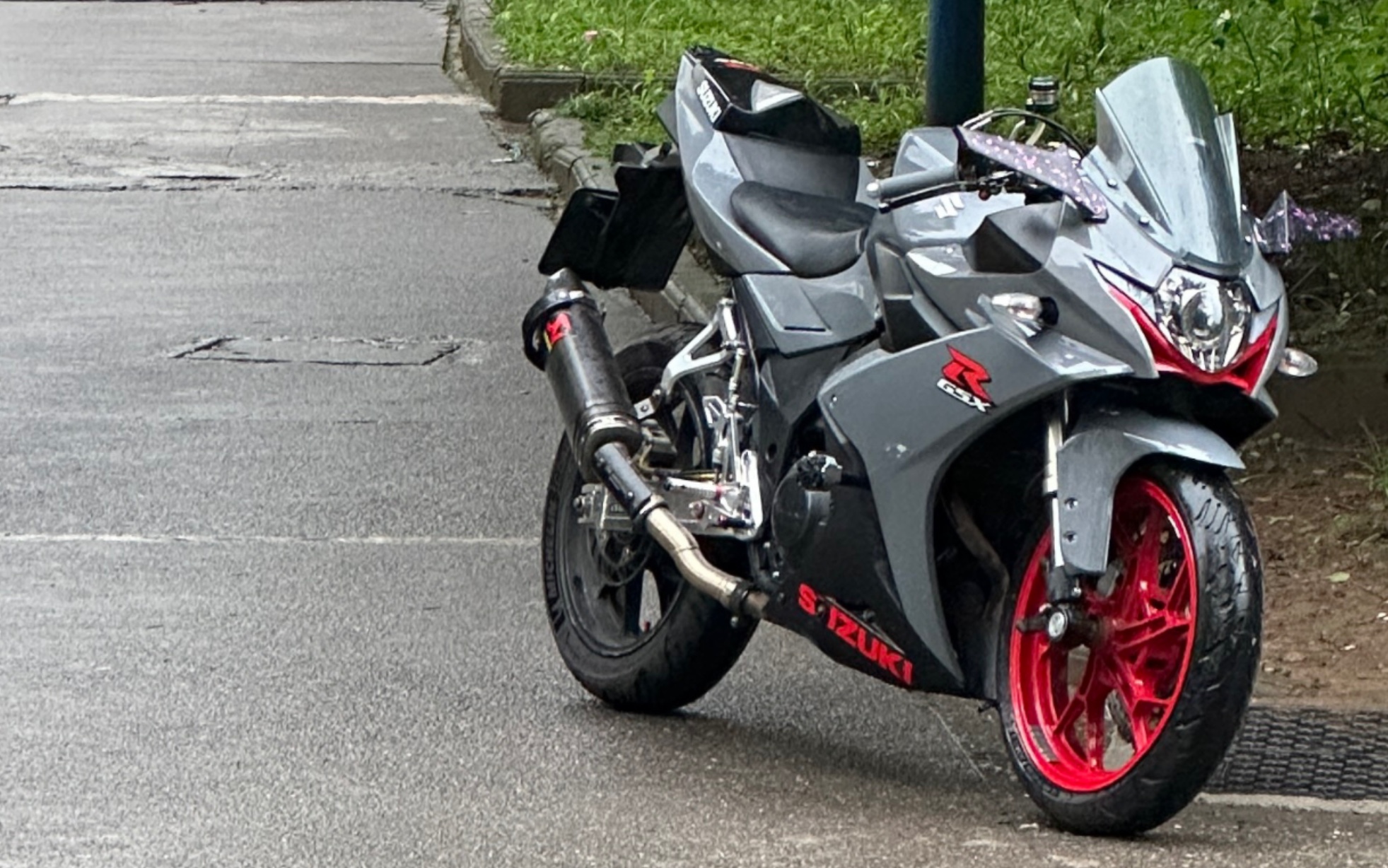   极速骑行6 头盔视角>> gsx250r车型跑山 游戏画面实录