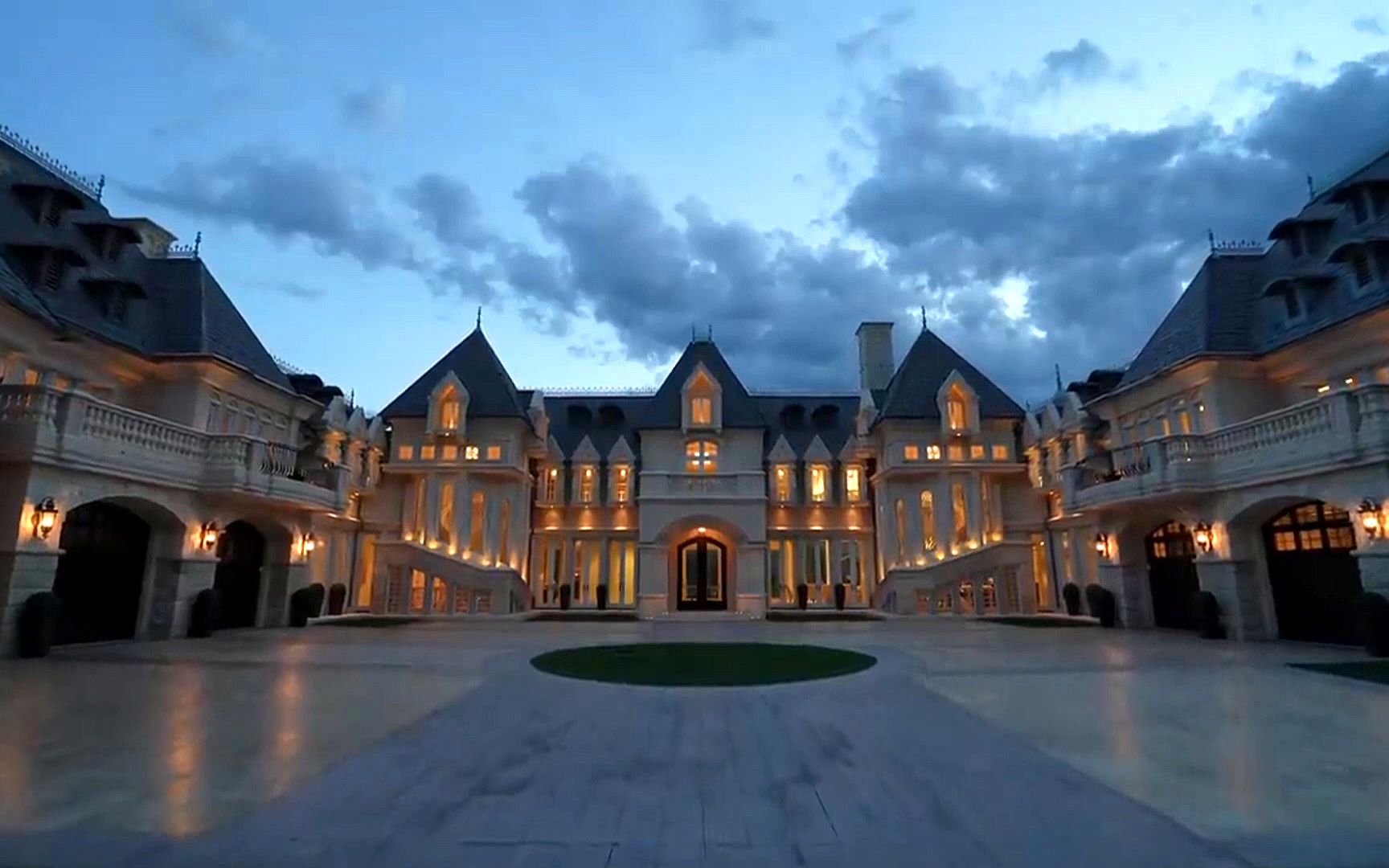 7000多万就能买到的山顶城堡庄园,公路修到了家门口欧式古典风格位于