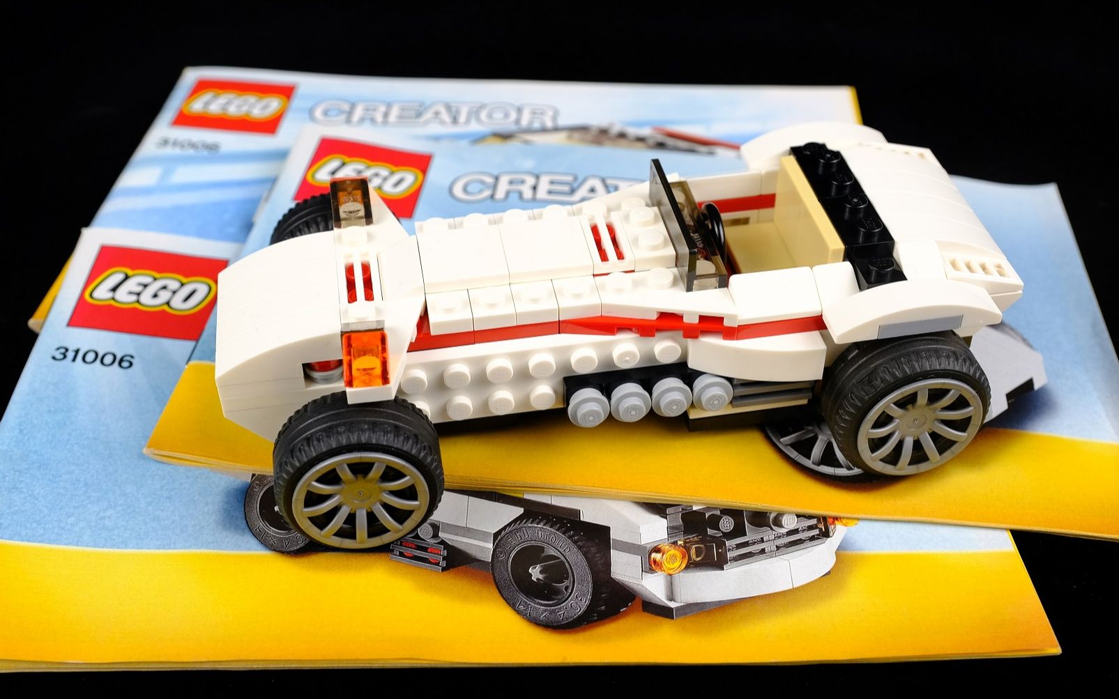 用乐高积木搭建一辆简单的复古老爷车好想坐上去兜风啊