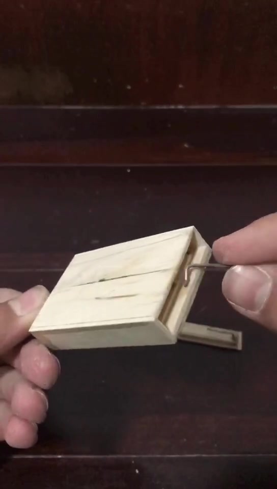 小伙自制机关魔术盒来看看成果如何