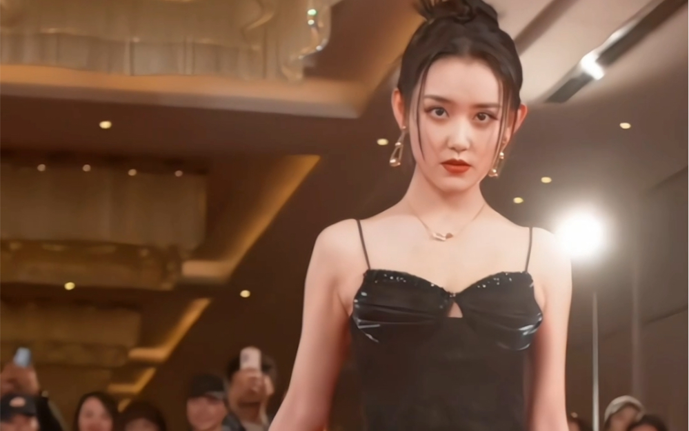 被蒋依依这个眼神杀到了