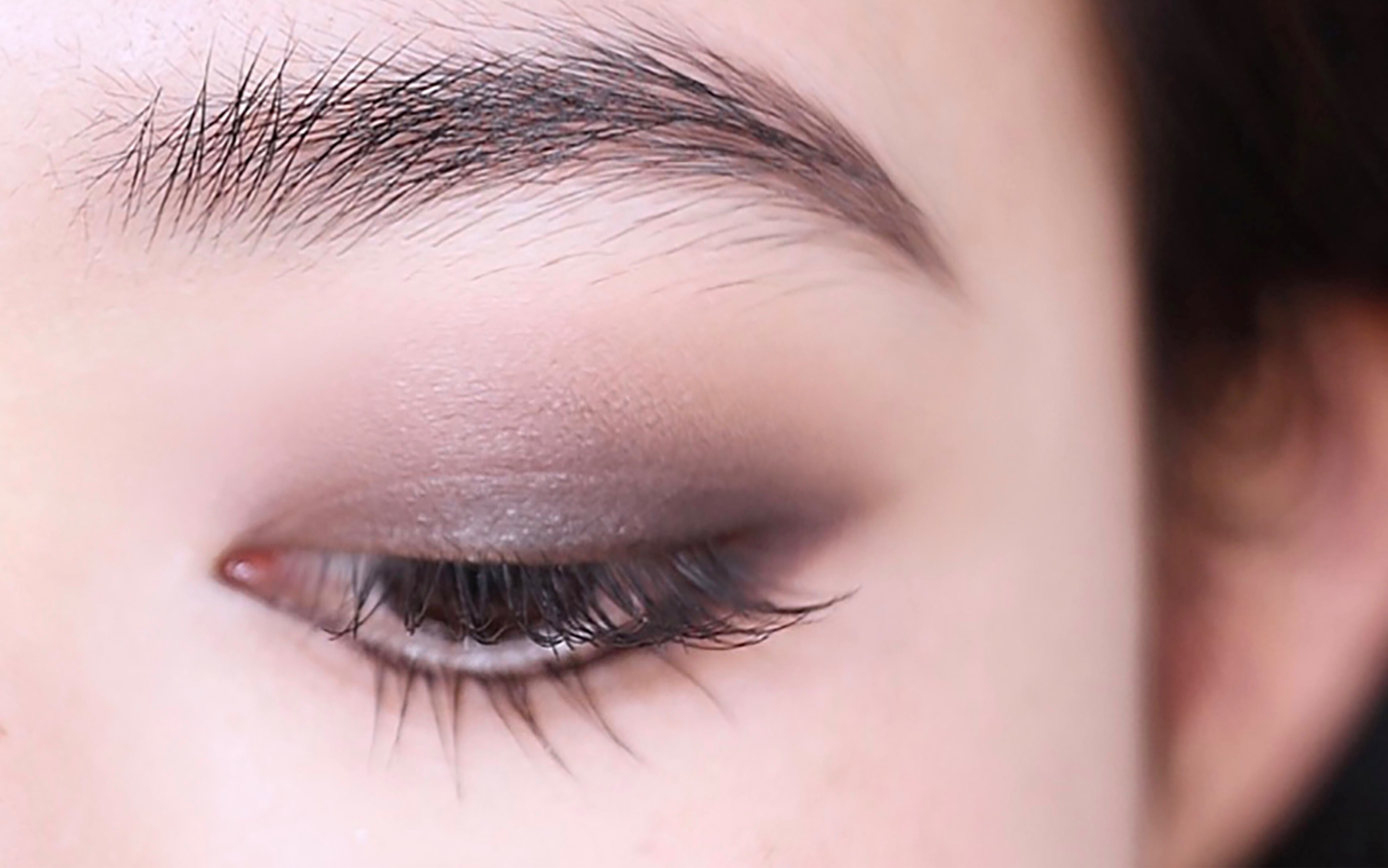 港风复古小烟熏眼妆 全哑光消肿大眼烟熏妆