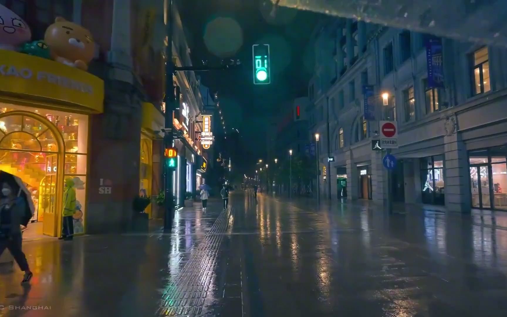 下雨的夜晚,漫步在城市中,聆听雨声,欣赏夜景._7