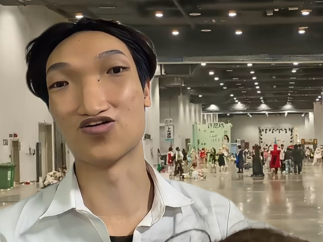 当你在漫展好不容易鼓起勇气去集邮