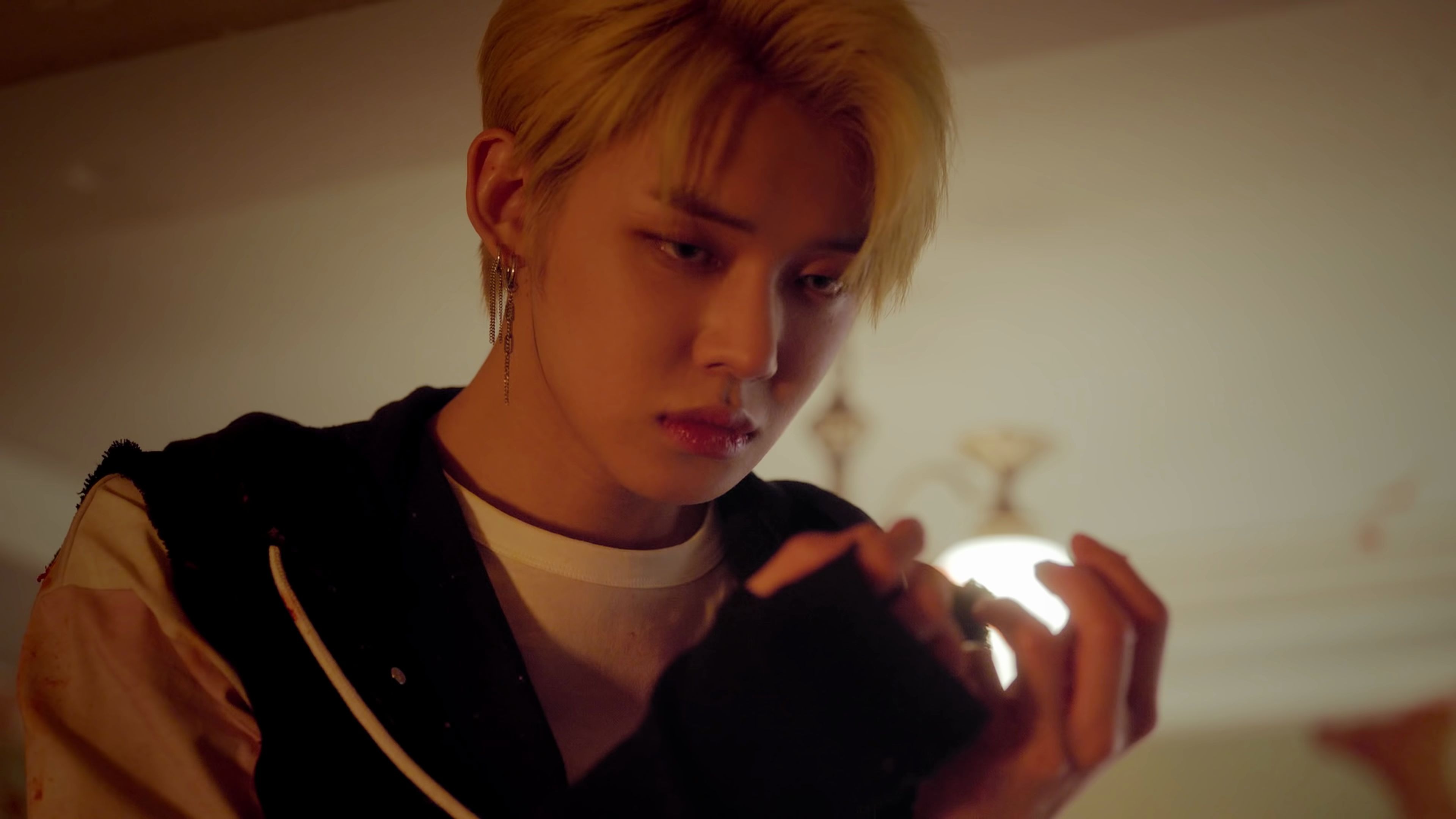 tomorrowxtogethertxt男团回归新曲cantyouseeme官方mv