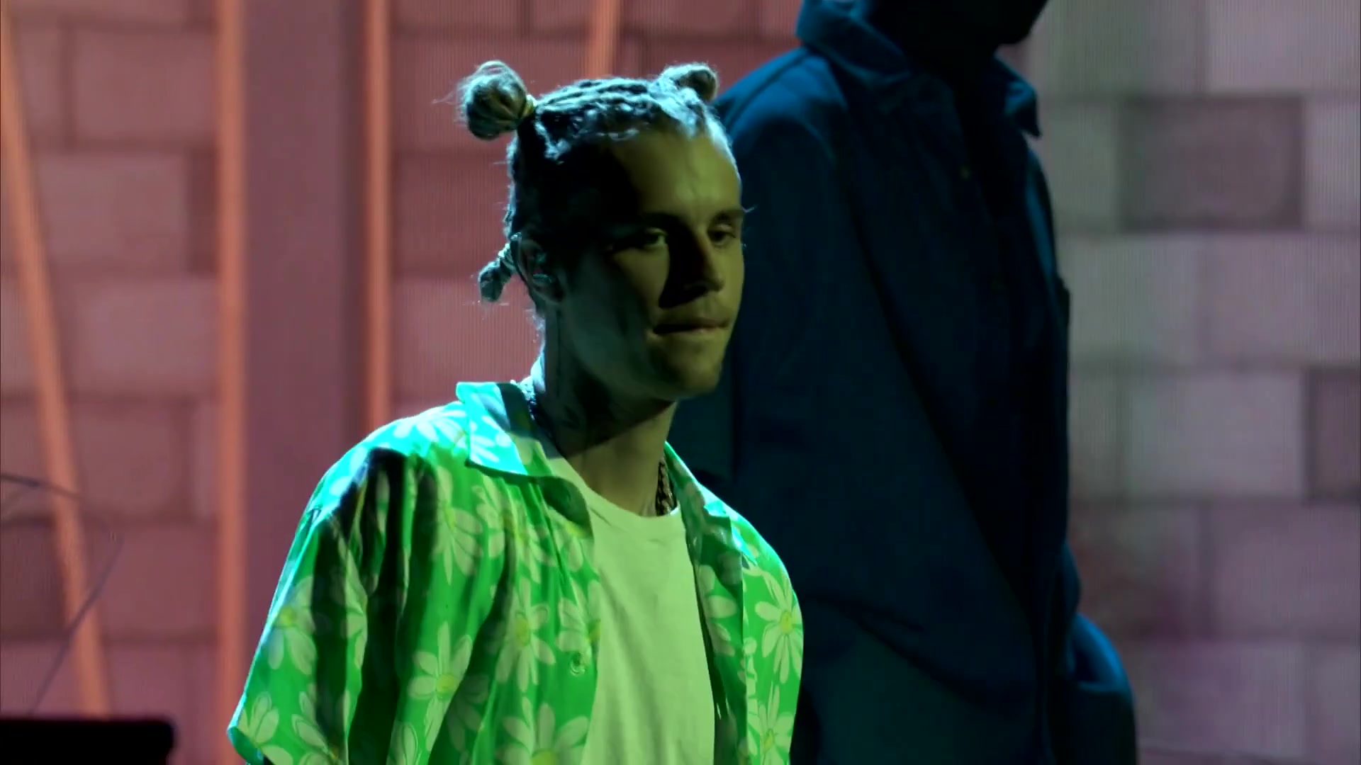 justinbieber做客thevocie表演强势冠单peaches和holdon