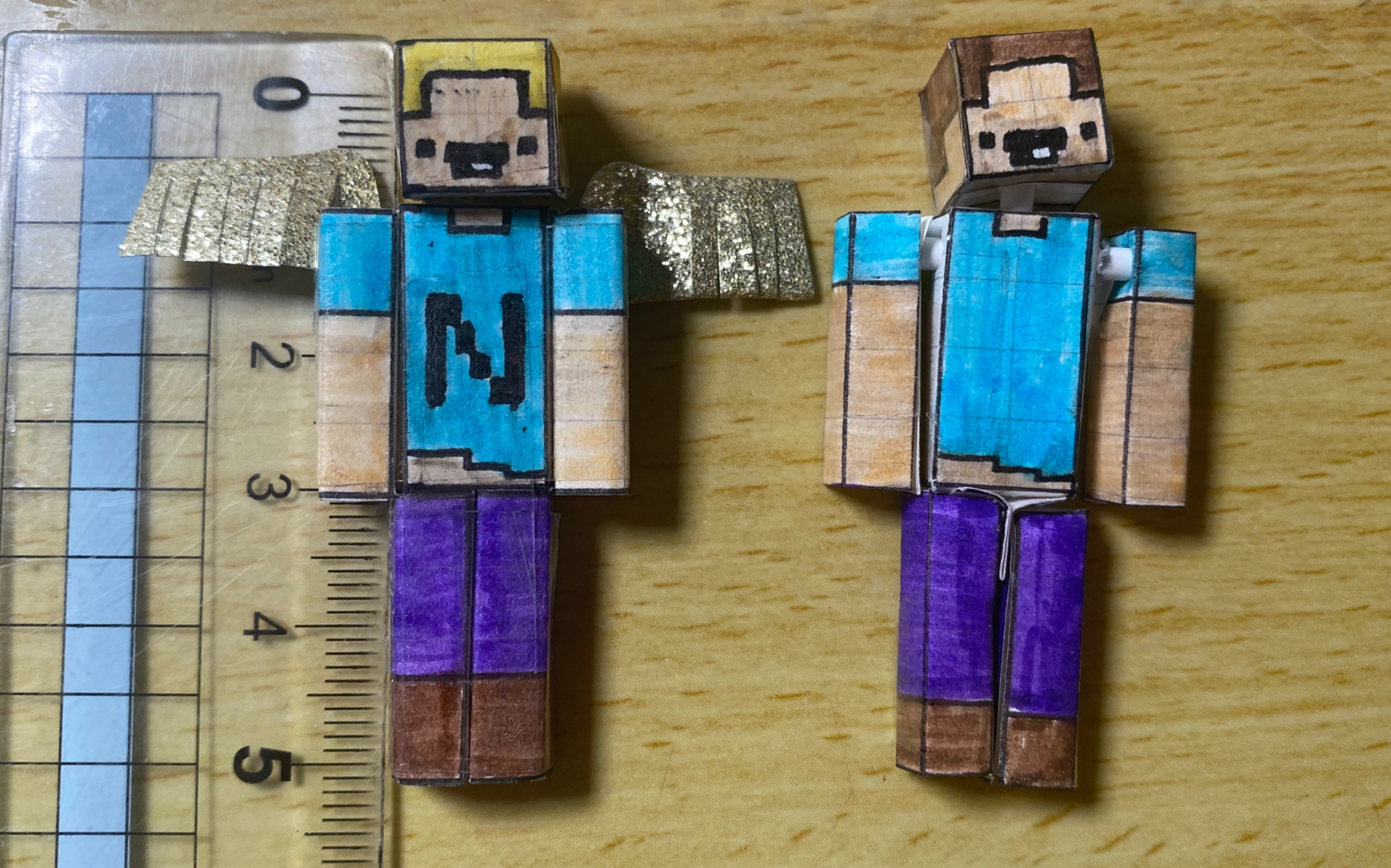 我做了一个5cm高可以动的小菜鸟纸模!