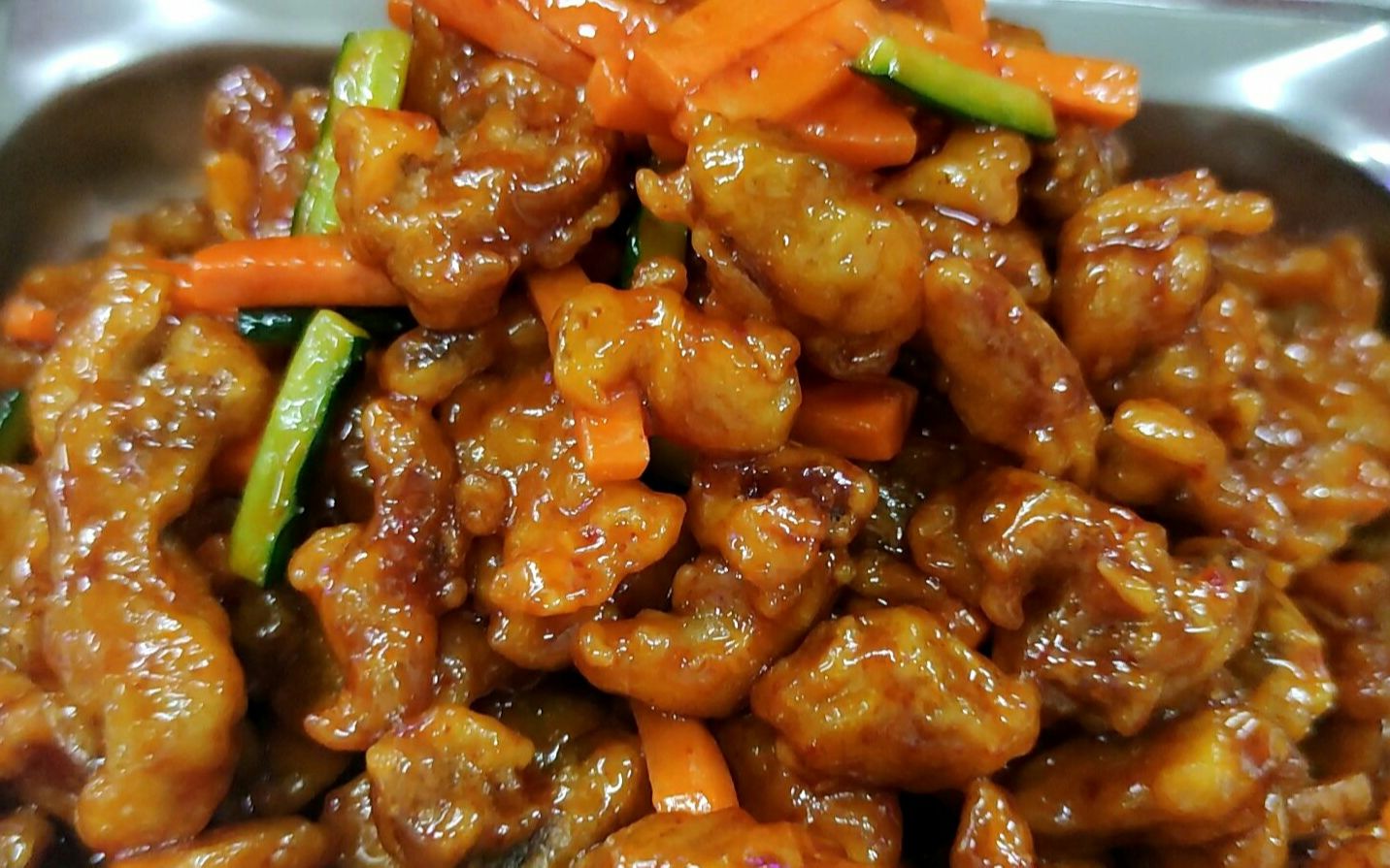 糖醋肉段这种菜还是老厨子做的地道,焦香酥脆,酸甜可口,学会了