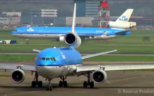 Скачать видео: 2011年 KLM荷航麦道MD-11客机在阿姆斯特丹机场(已退役)