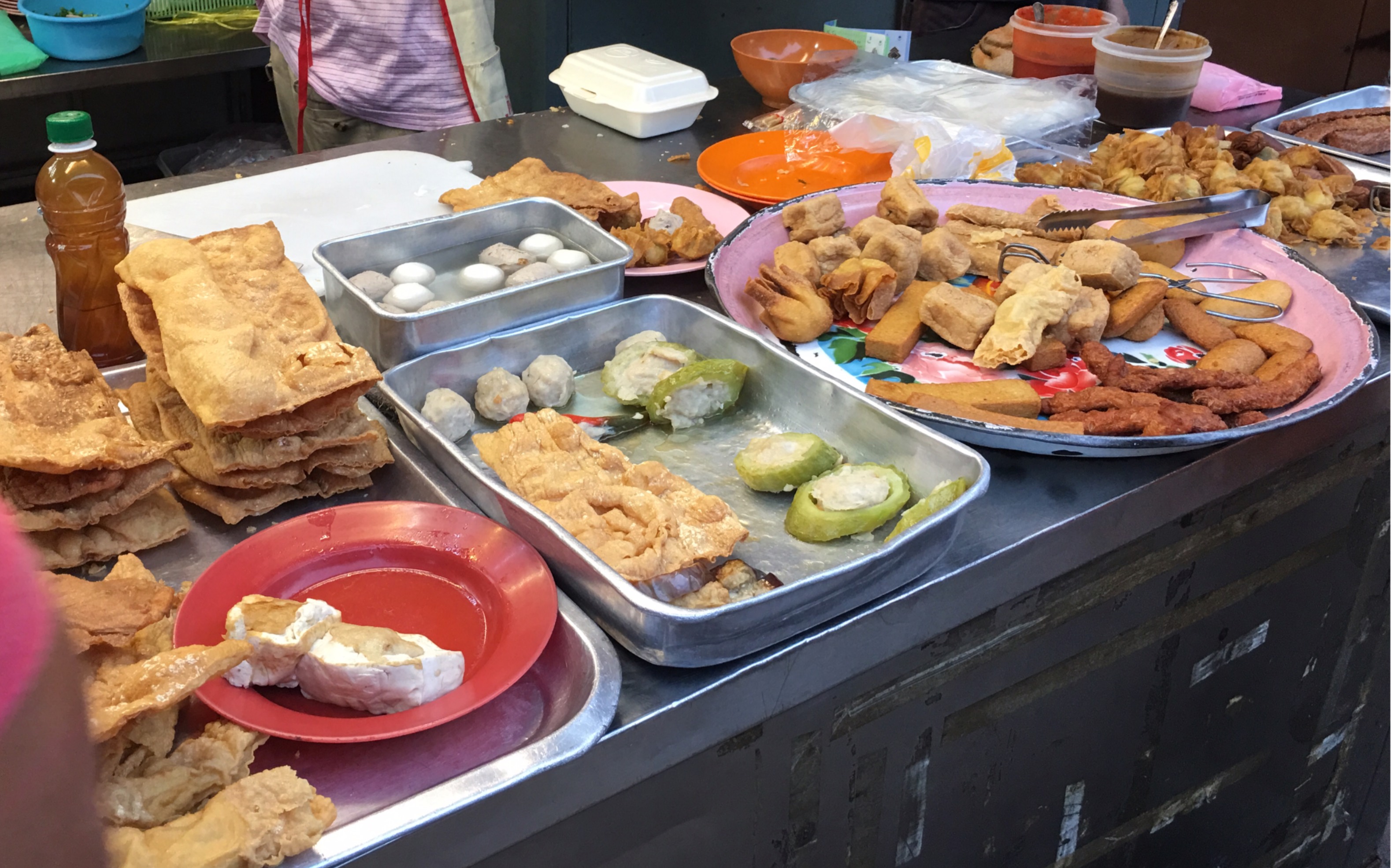 马来西亚旅行 首都吉隆坡茨厂街小食店 清晨的街头美食吃起来不错