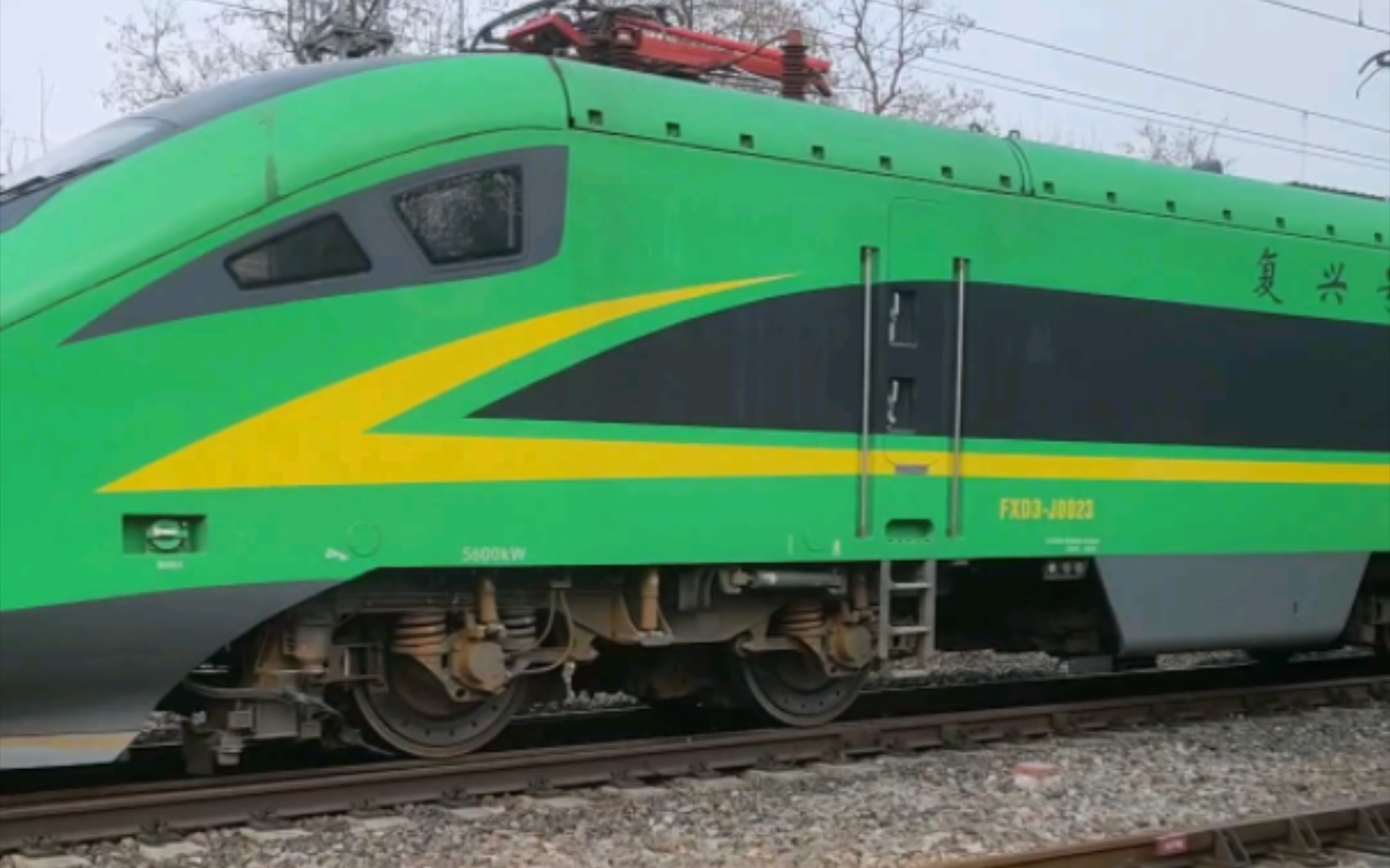 【动车回送】004次,蚌埠站四道停车 电显显示d705