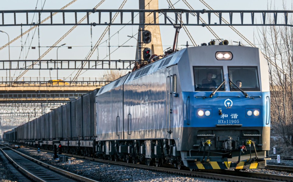 呼局包段hxd1-1905石景山南站通过