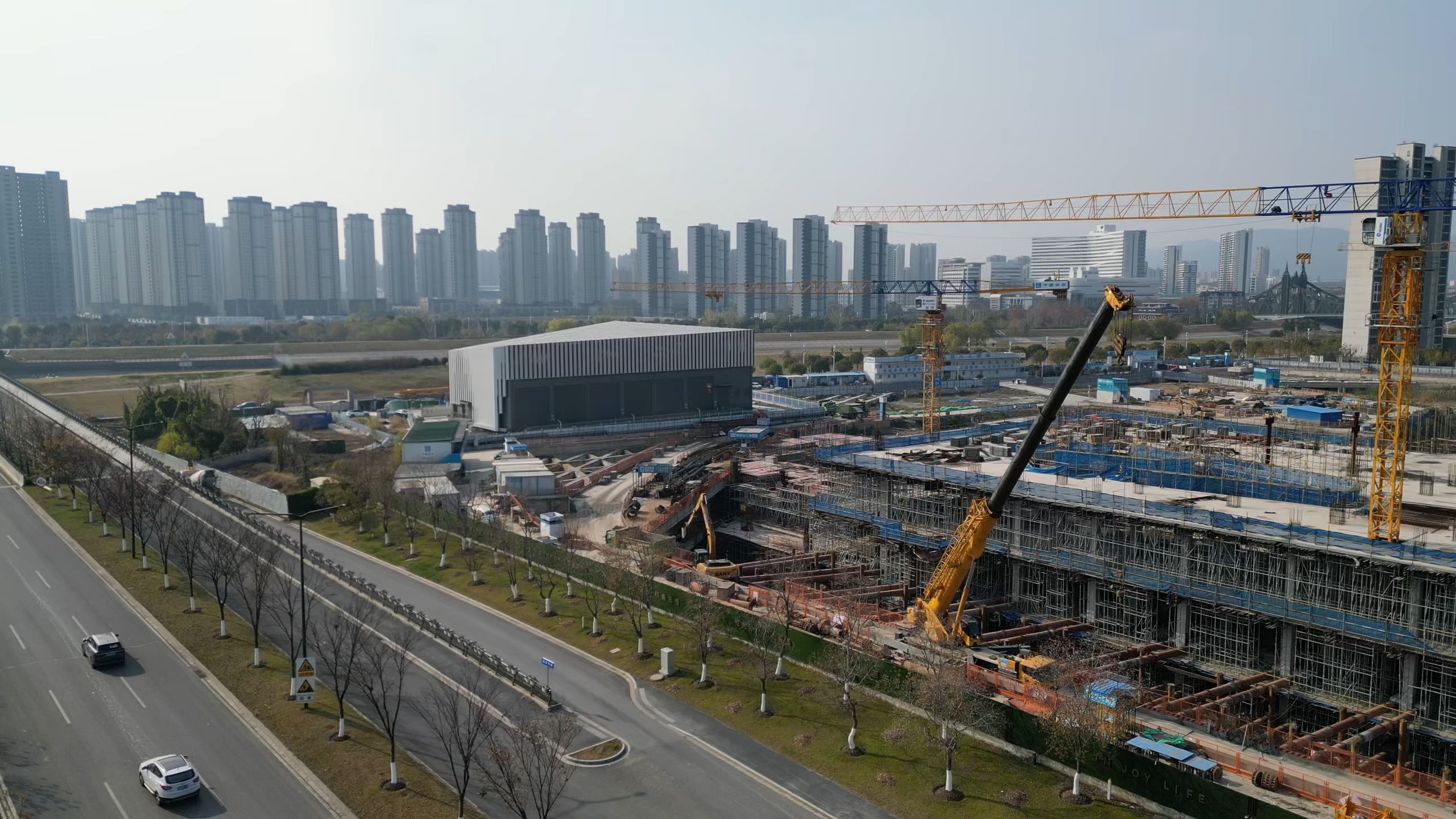 好久没拍新的了,今天拍了一下复工后的浦口城南中心大悦城和施工中的南京地铁11号线城南河站哔哩哔哩bilibili