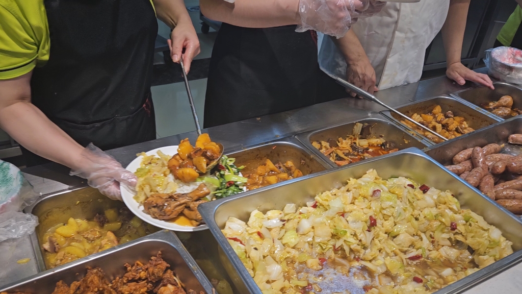 西安石油大学食堂照片图片