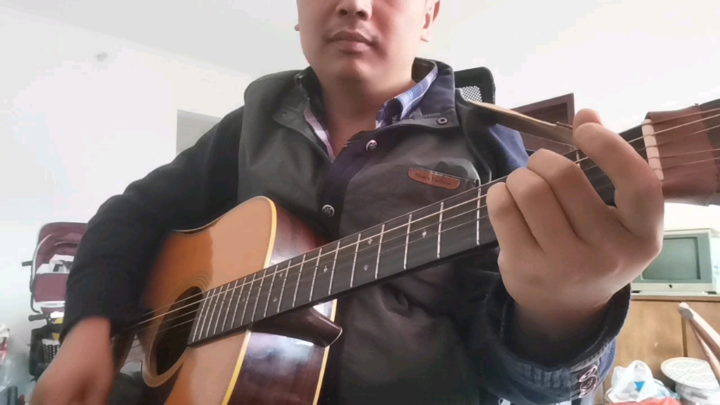 [图]全世界最伤心的人 吉他弹唱 cover 陈少华