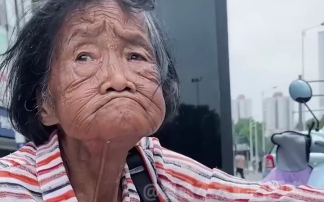 是这份伟大的母爱,给了老奶奶对抗命运的勇气" "母爱 "感人02 "暖心