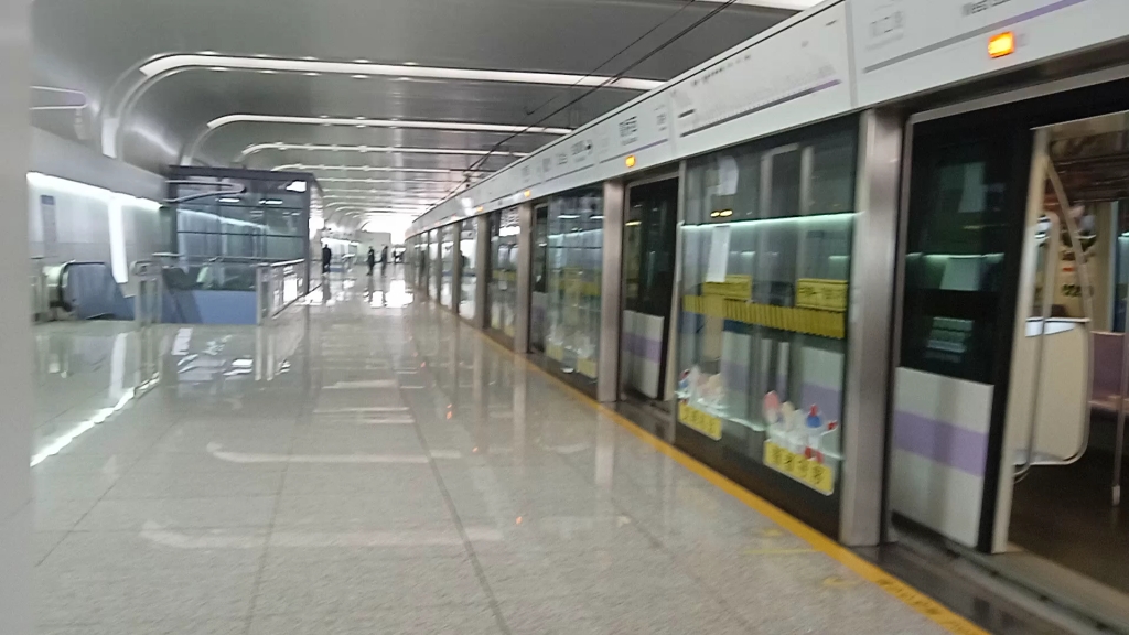 上海地铁十号线,热带鱼一世1028,始发站航中路,终点站高桥西,返回港城