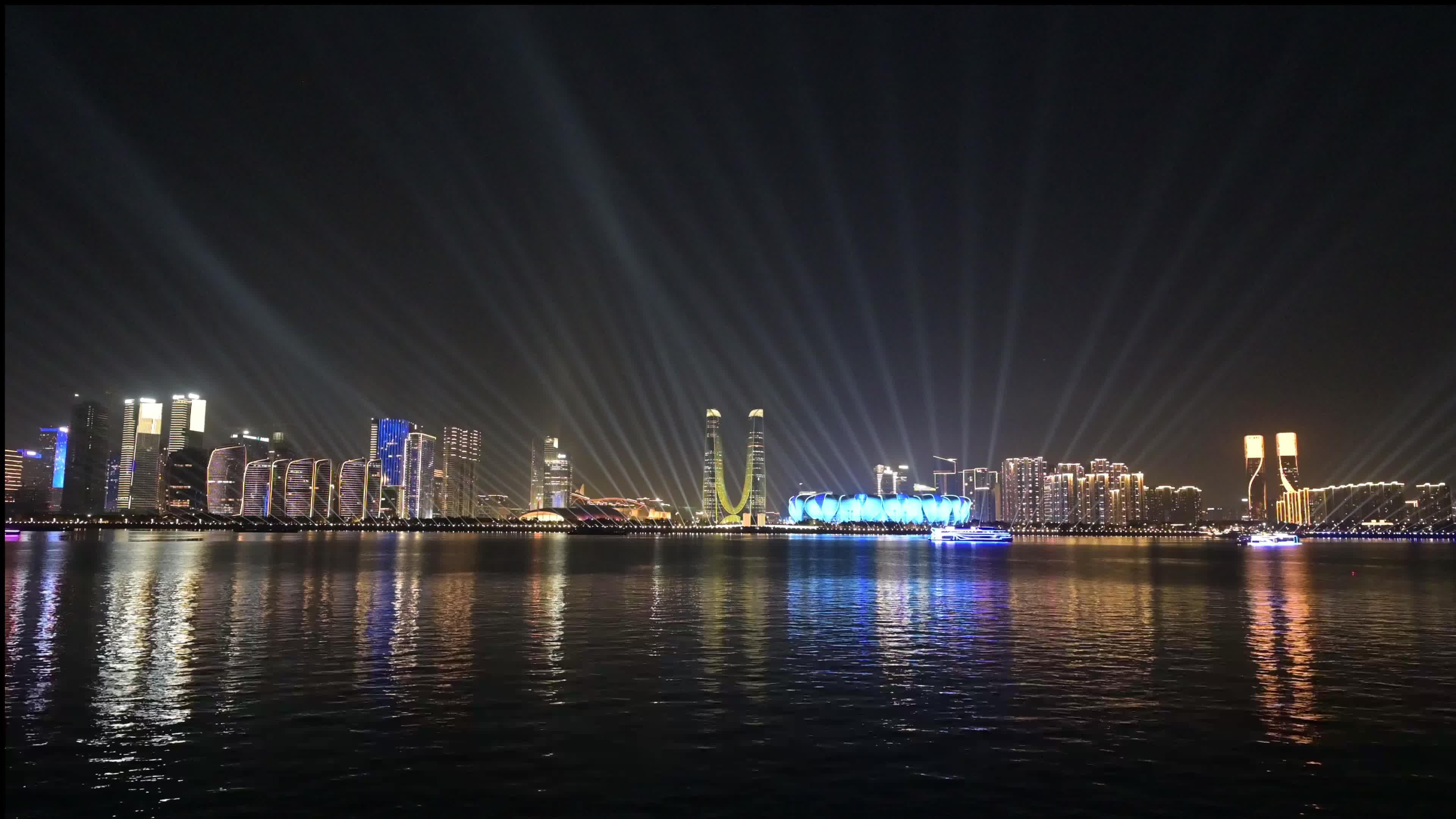 杭州城市阳台欣赏奥体中心灯光秀