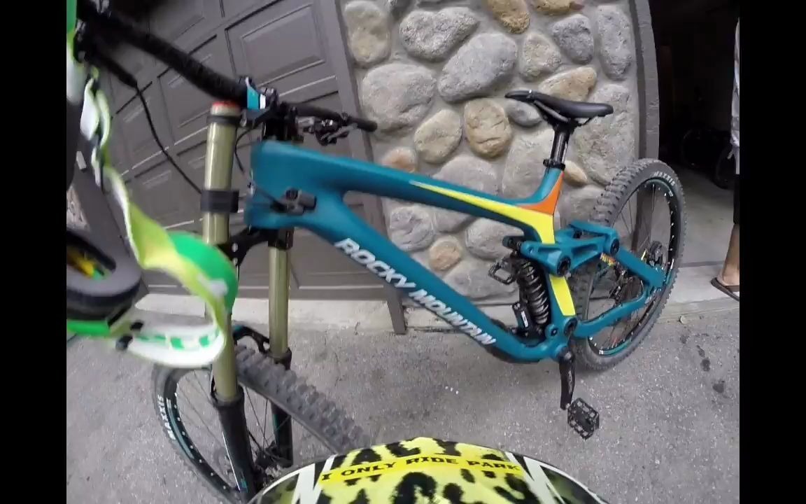 转载2016rockymountainmaiden在惠斯勒公园骑行