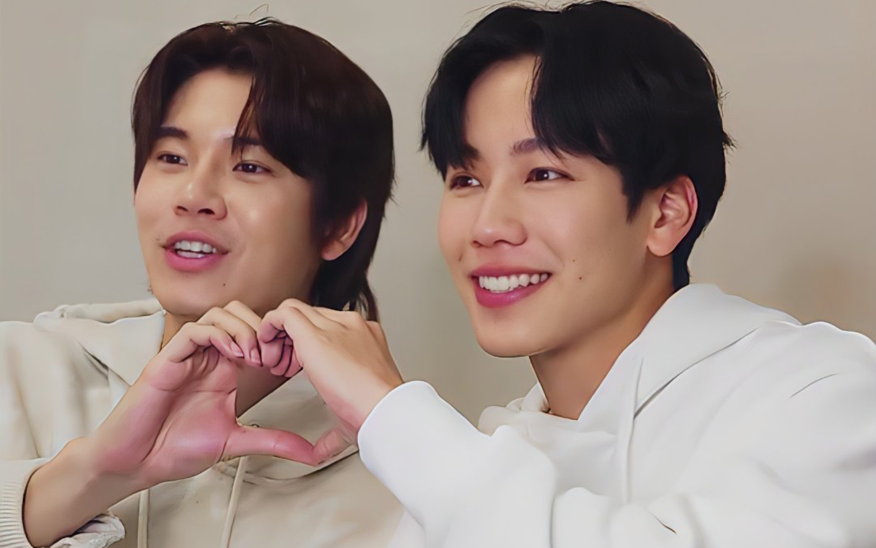 yinwar黄立贤刘沃沃笑死你俩真不拿粉丝当外人穿着拖孩儿就来了7月1日