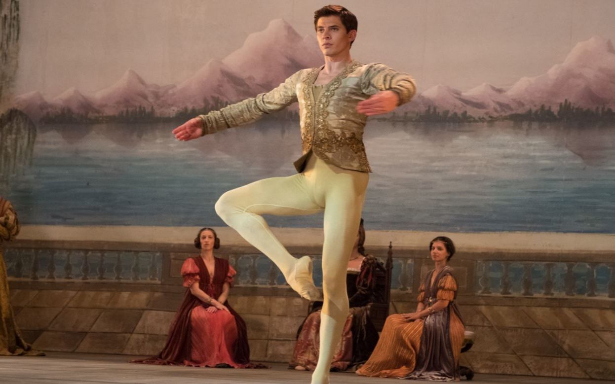 努爷传记改变的电影"白乌鸦"首个预告片_哔哩哔哩 (゜-゜)つロ 干杯