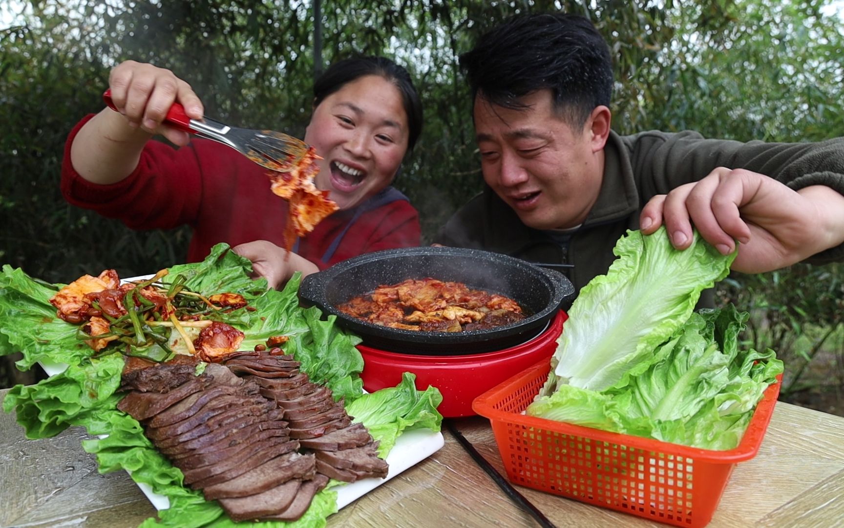 88买3斤牛舌,胖妹在家做烤肉,配生菜一卷,吃起来那叫一个香_哔哩哔哩