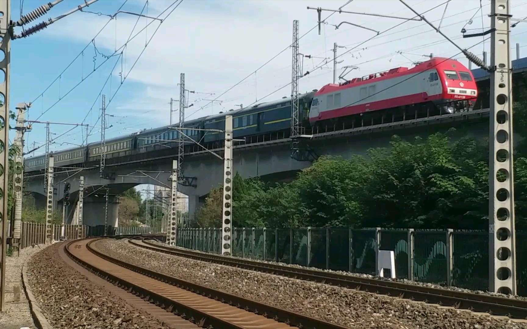 京沪神车1461次南信号线路所交汇k1786次