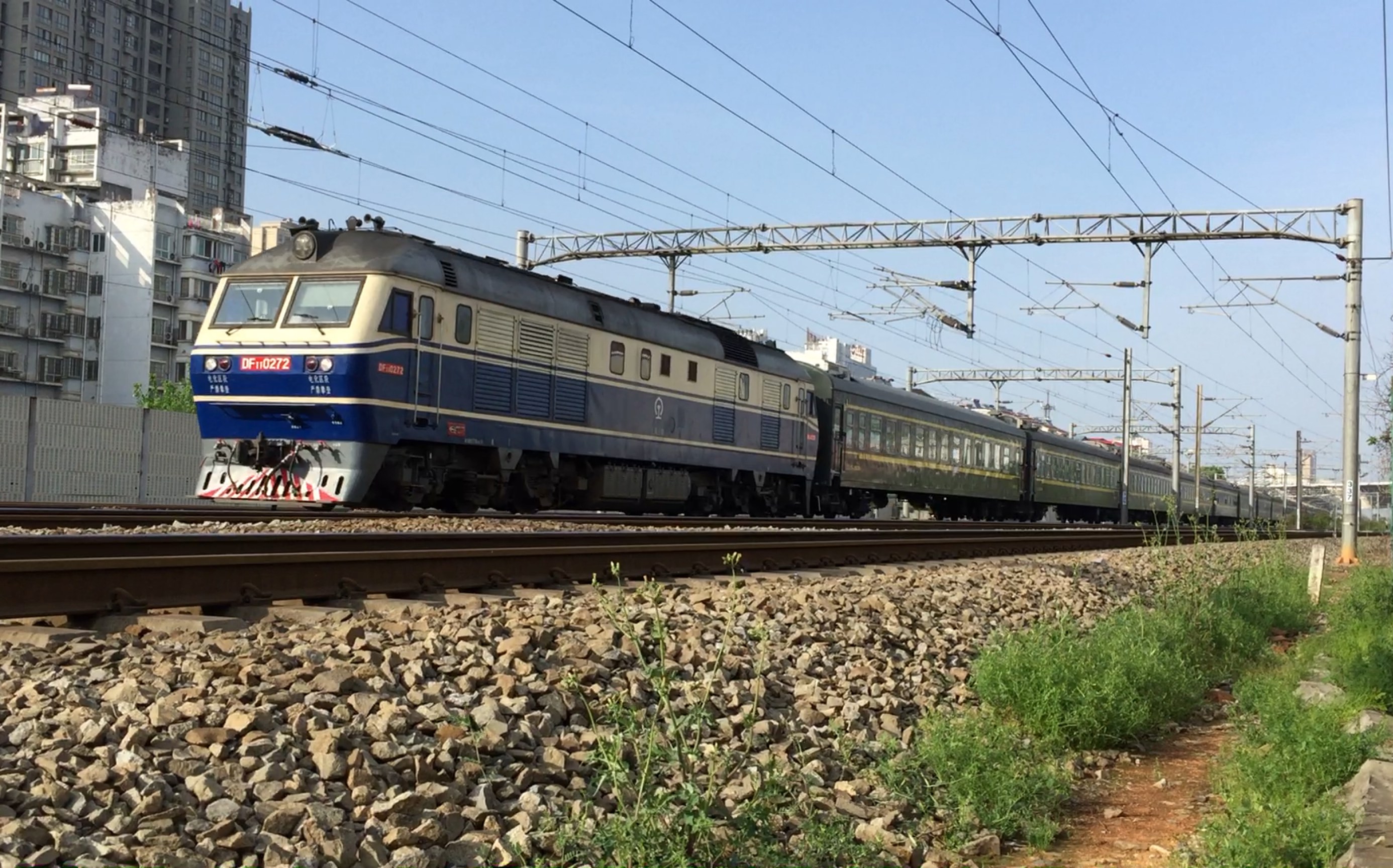 k1029次离开九江站 本务df11 0272