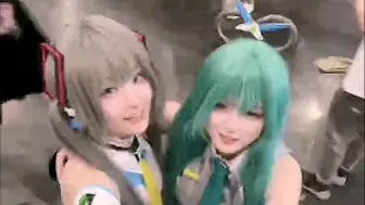 下载视频: 洛天未来与初音依