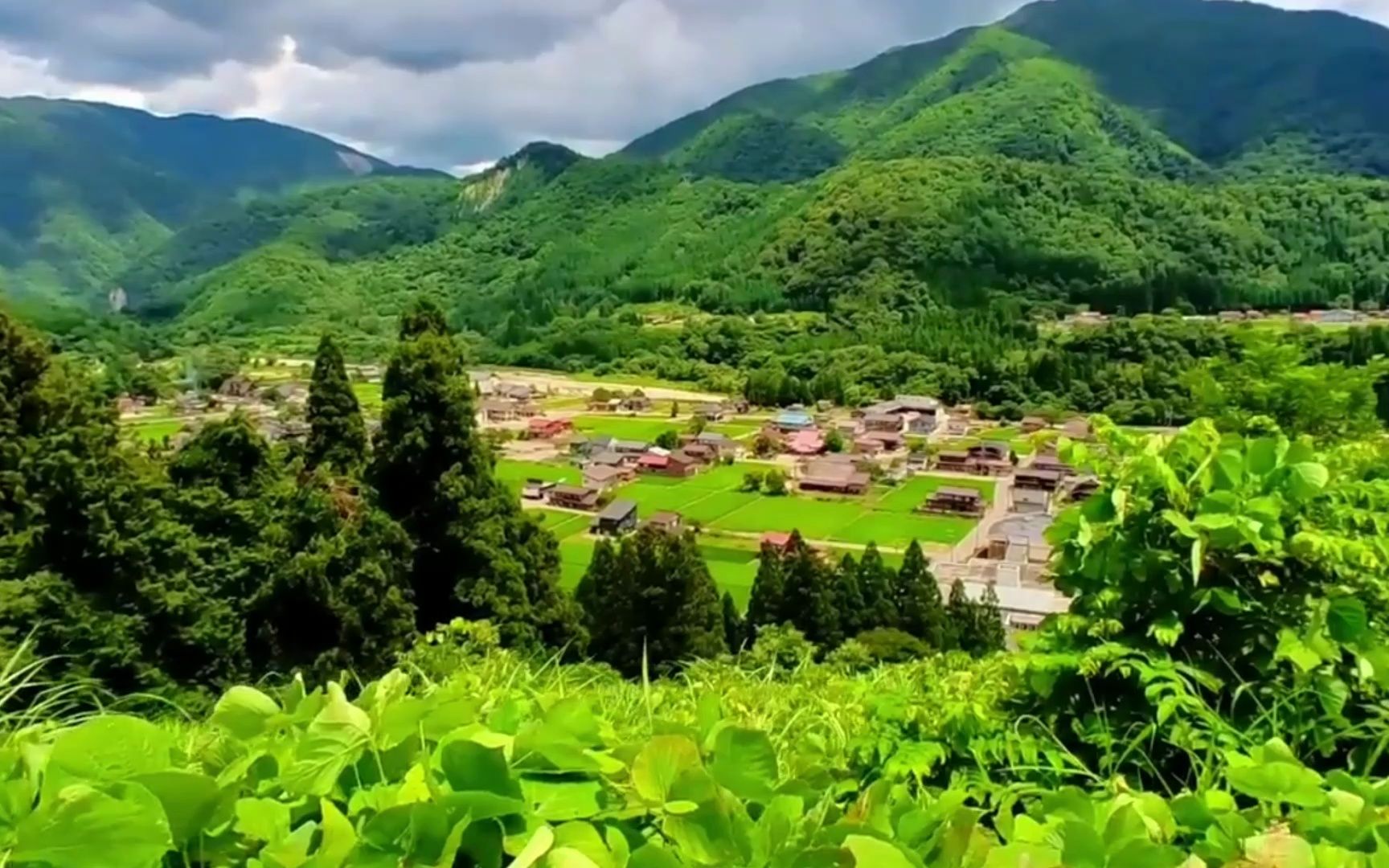 日本白川乡合掌村,感受如宫崎骏动画般的美景