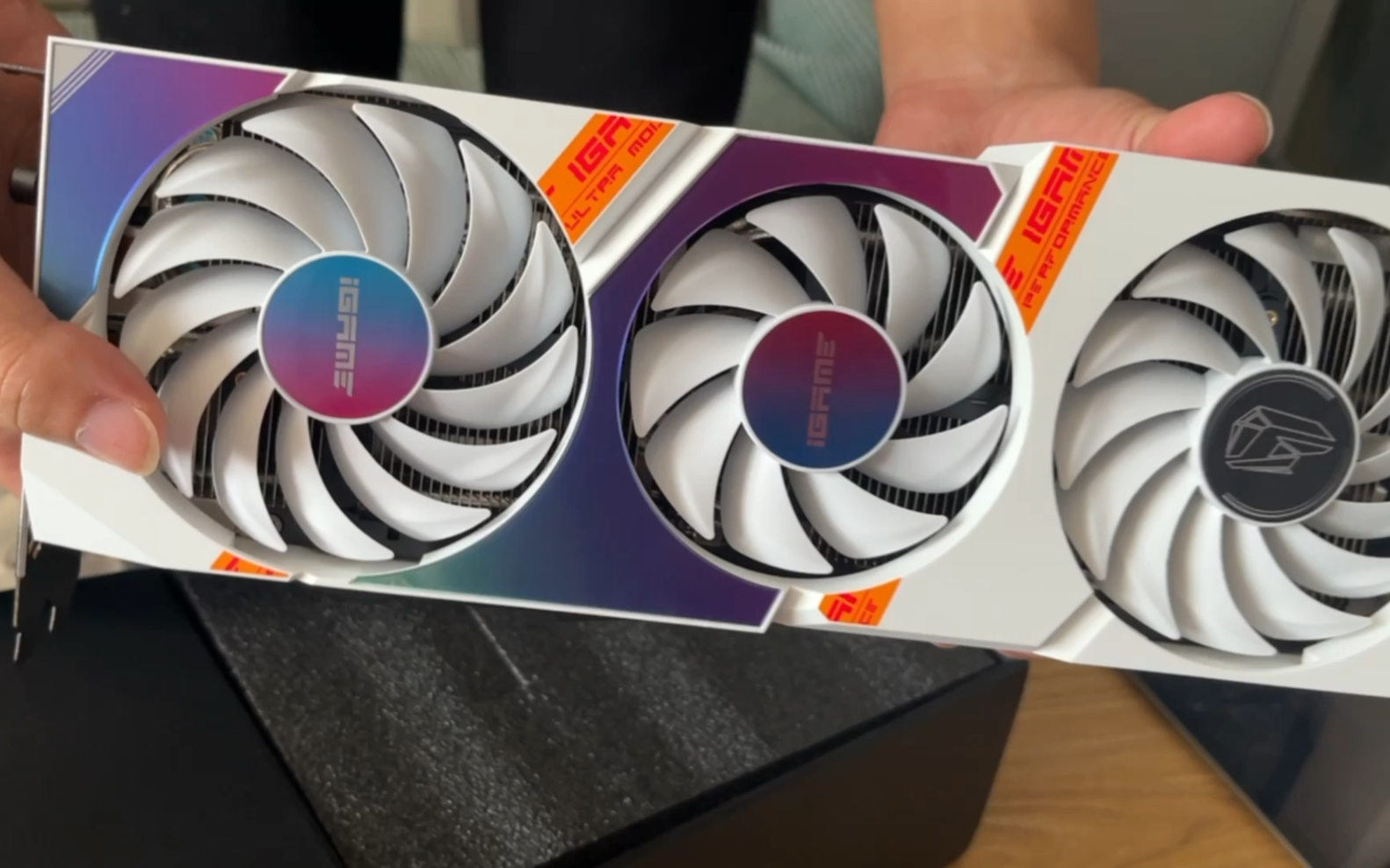 女朋友眼中的"煤气灶",七彩虹3060ti ultra w oc g6x!