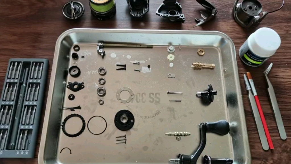 钓友的禧玛诺f6纺车轮做保养