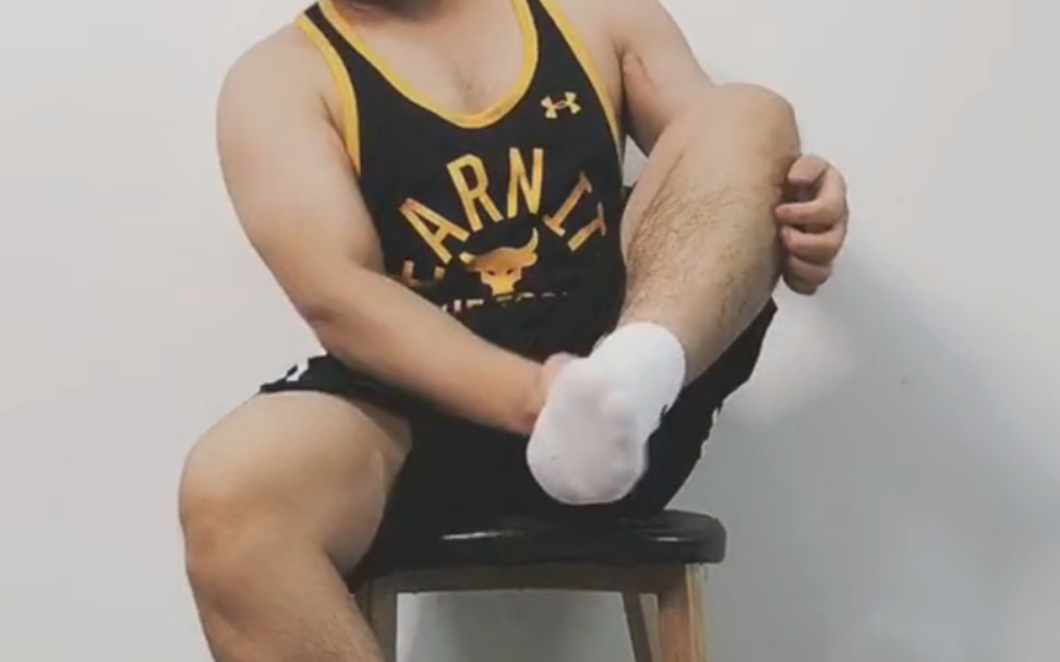 肉壮毛腿白袜肌肉男