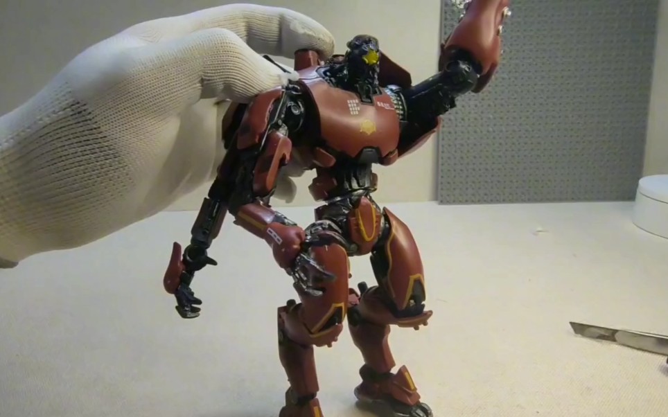 可动暴风赤红机甲玩模