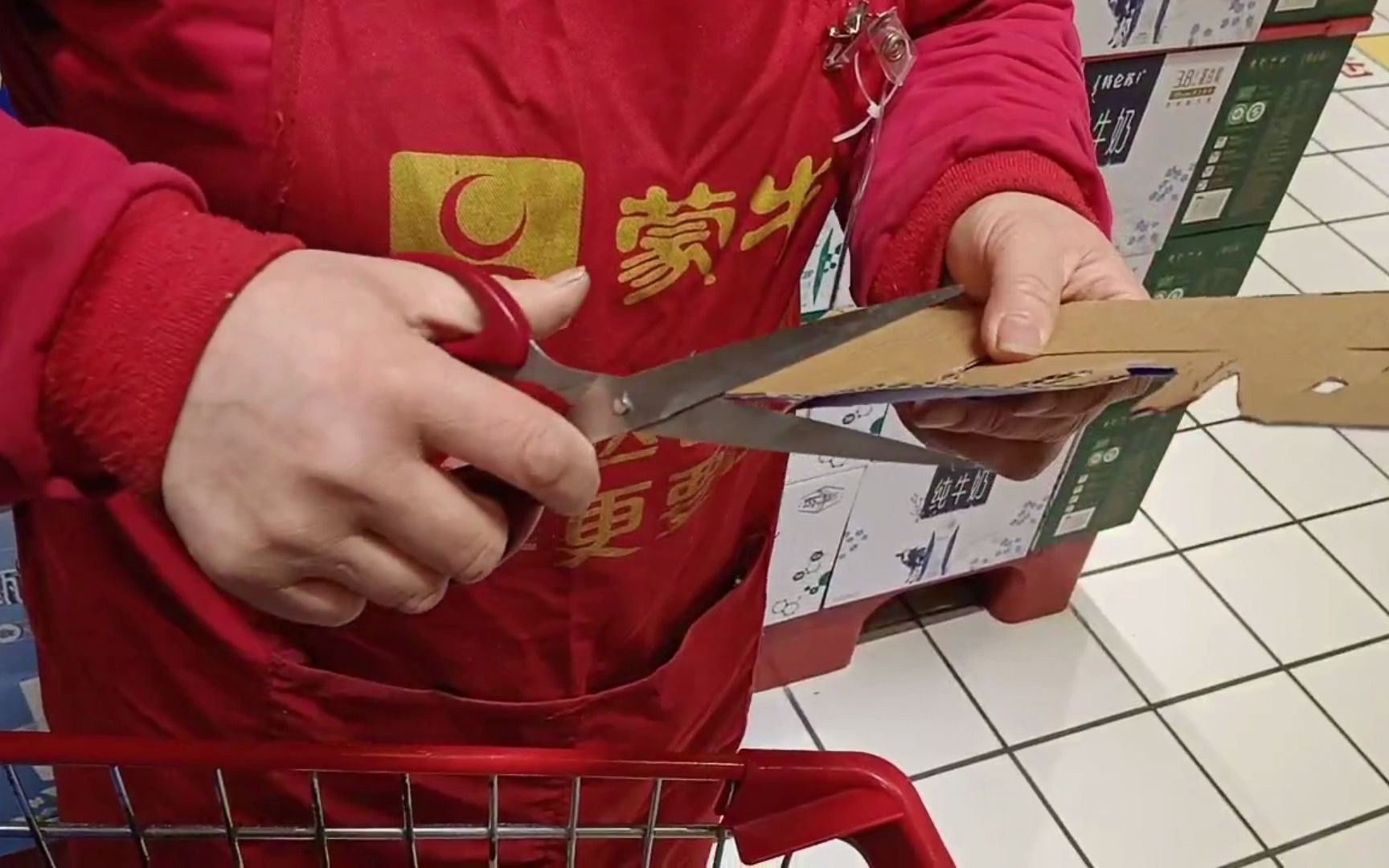 相成大润发汪艳割箱陈列(1)