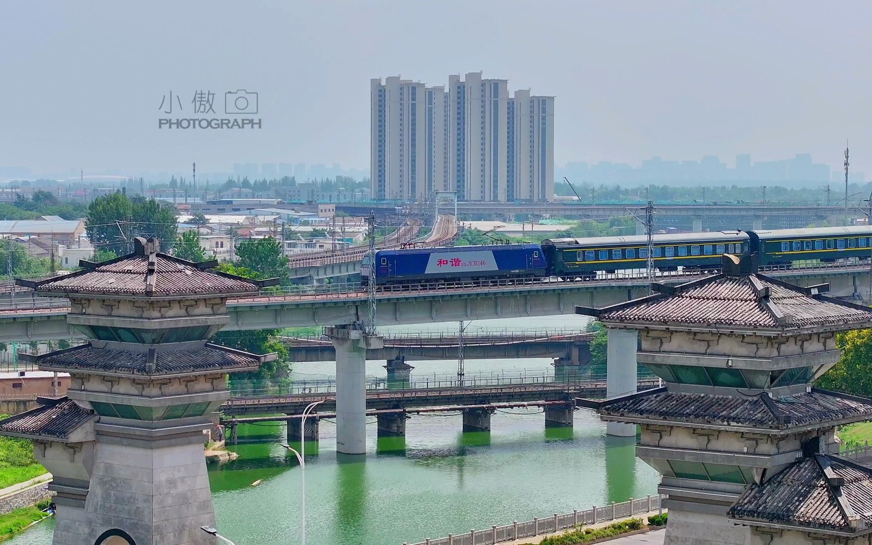 千年彭城,东陇海线上的列车驶过汉桥