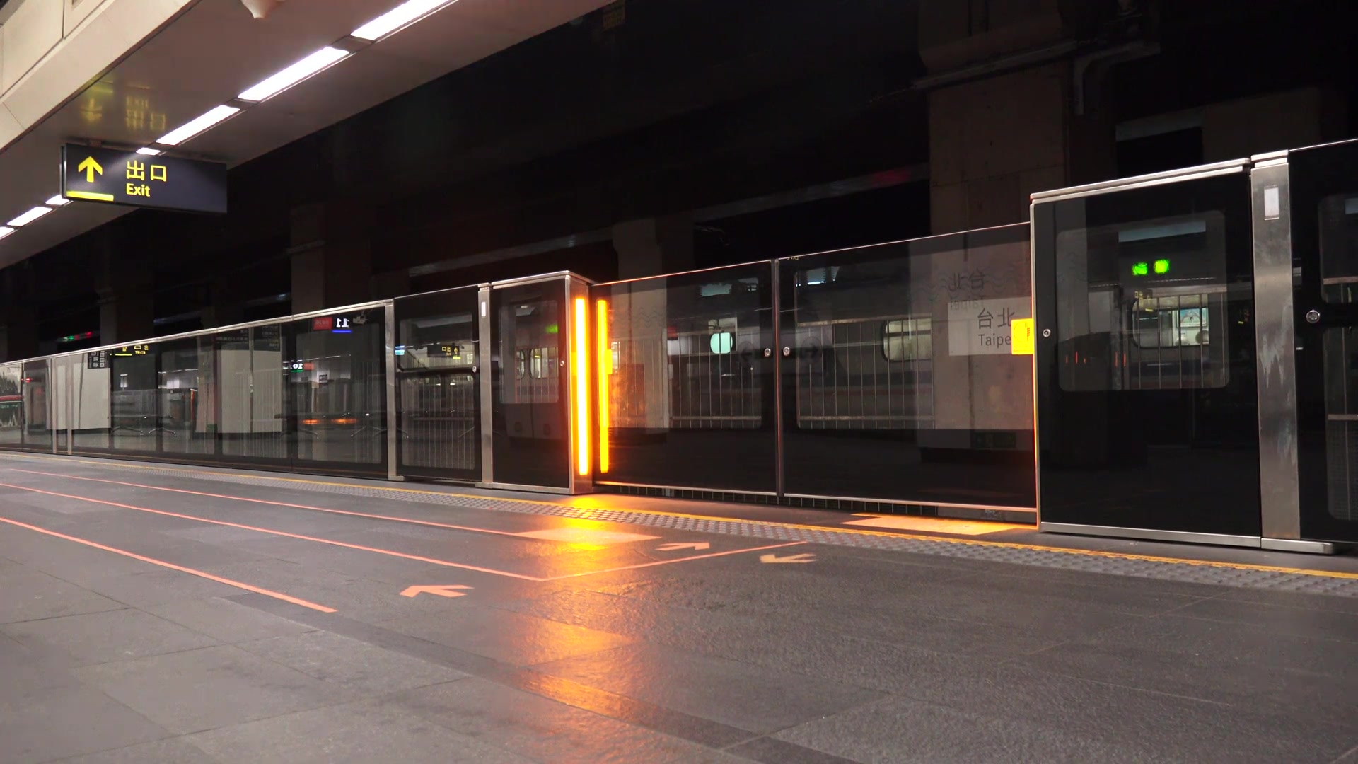thsrc台湾高铁台北车站月台门屏蔽门启用